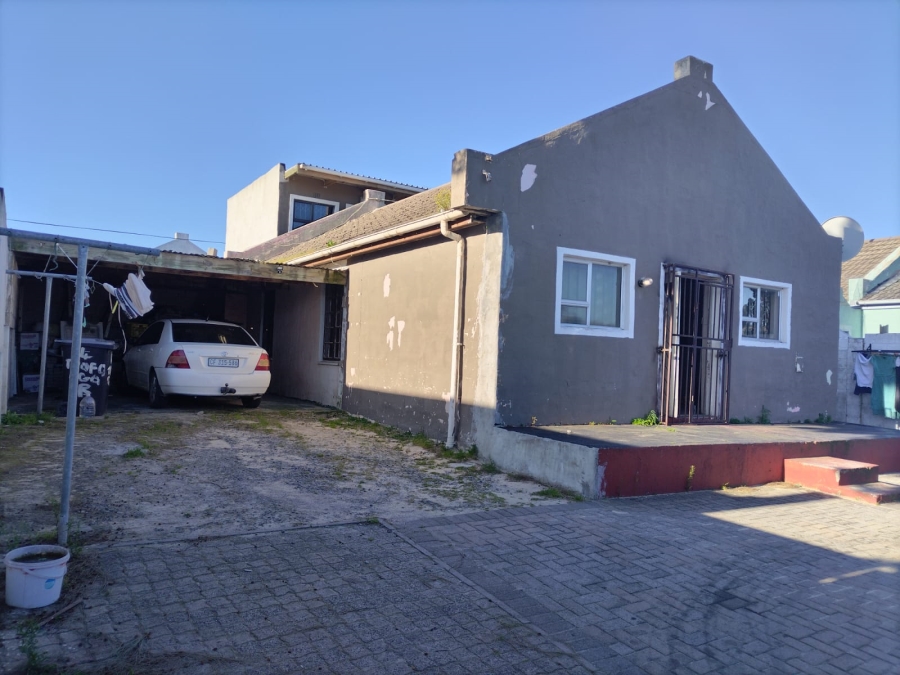 8 Bedroom Property for Sale in Malibu Village Western Cape